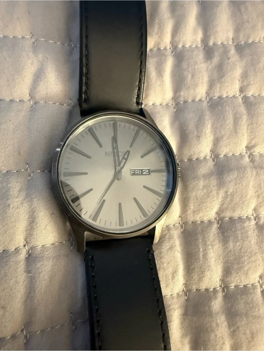 Nixon sentry Silver Case White Dial Black Leather Strap Men's Watch